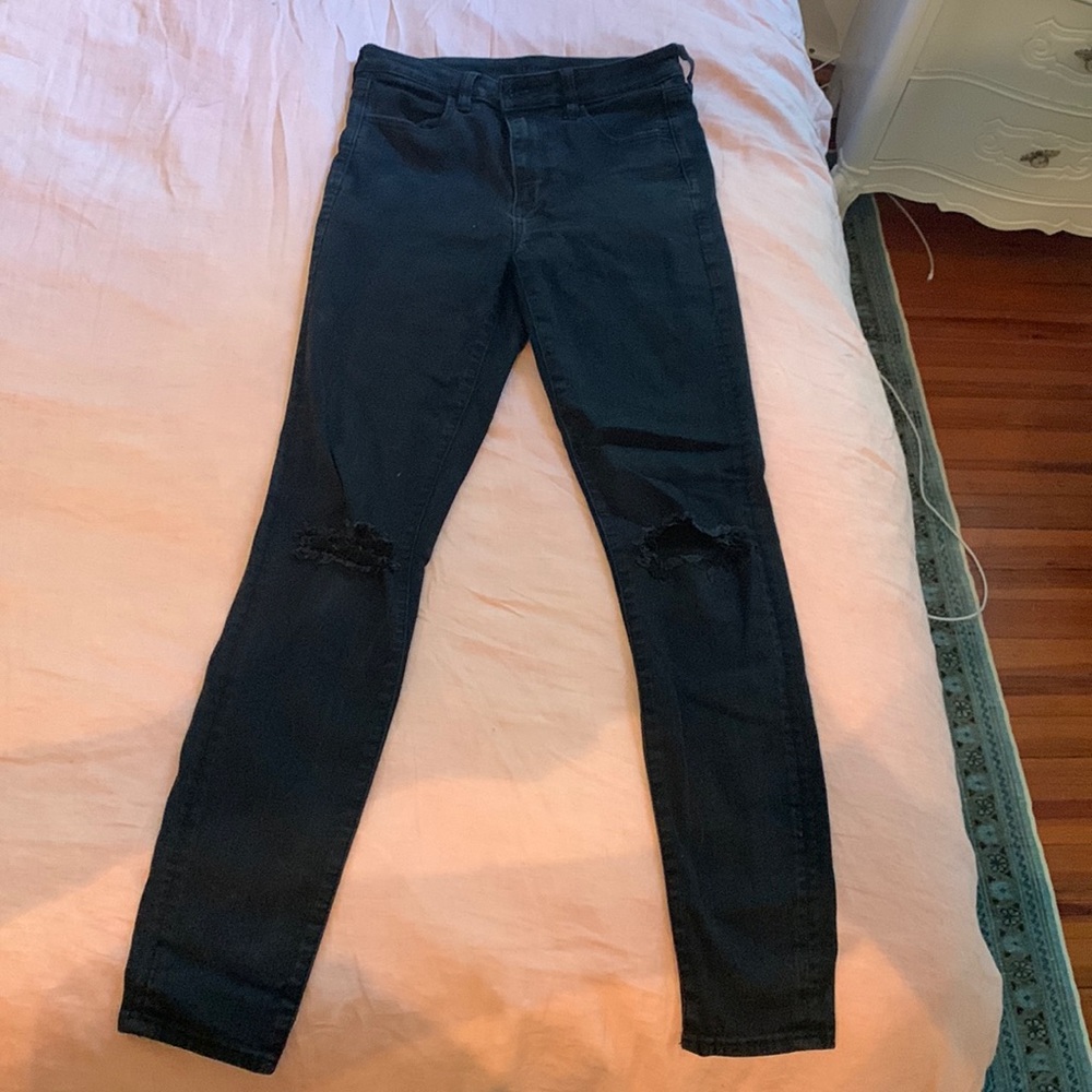 American eagle black skinny jeans (xlong) with cuts at the knee